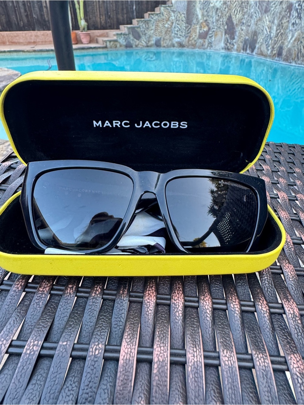 Marc Jacobs MARC 646/S Polarized Oversized Black Sunglasses Gold Logo 57mm VGUC - Picture 12 of 16